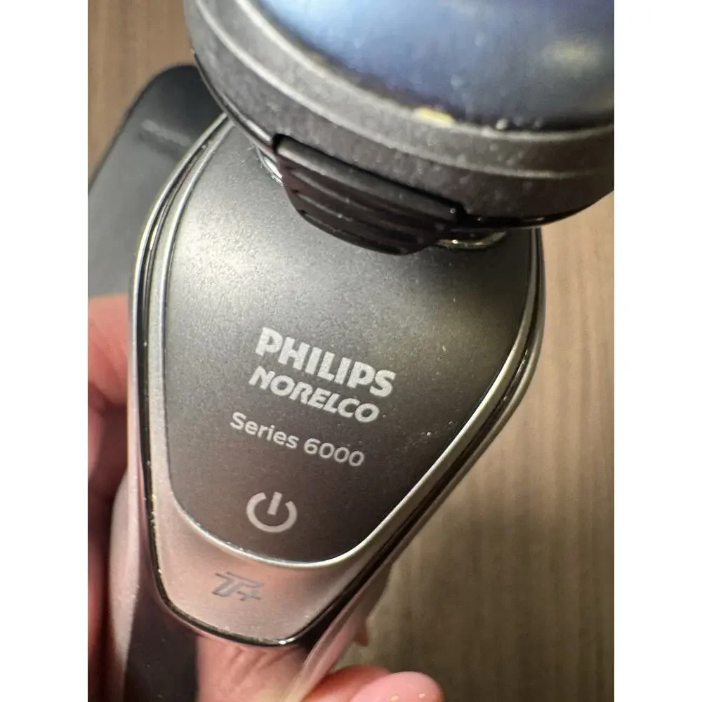 Philips Norelco 6000 Shaver Trimmer S6540‎ Handle Charger & Case